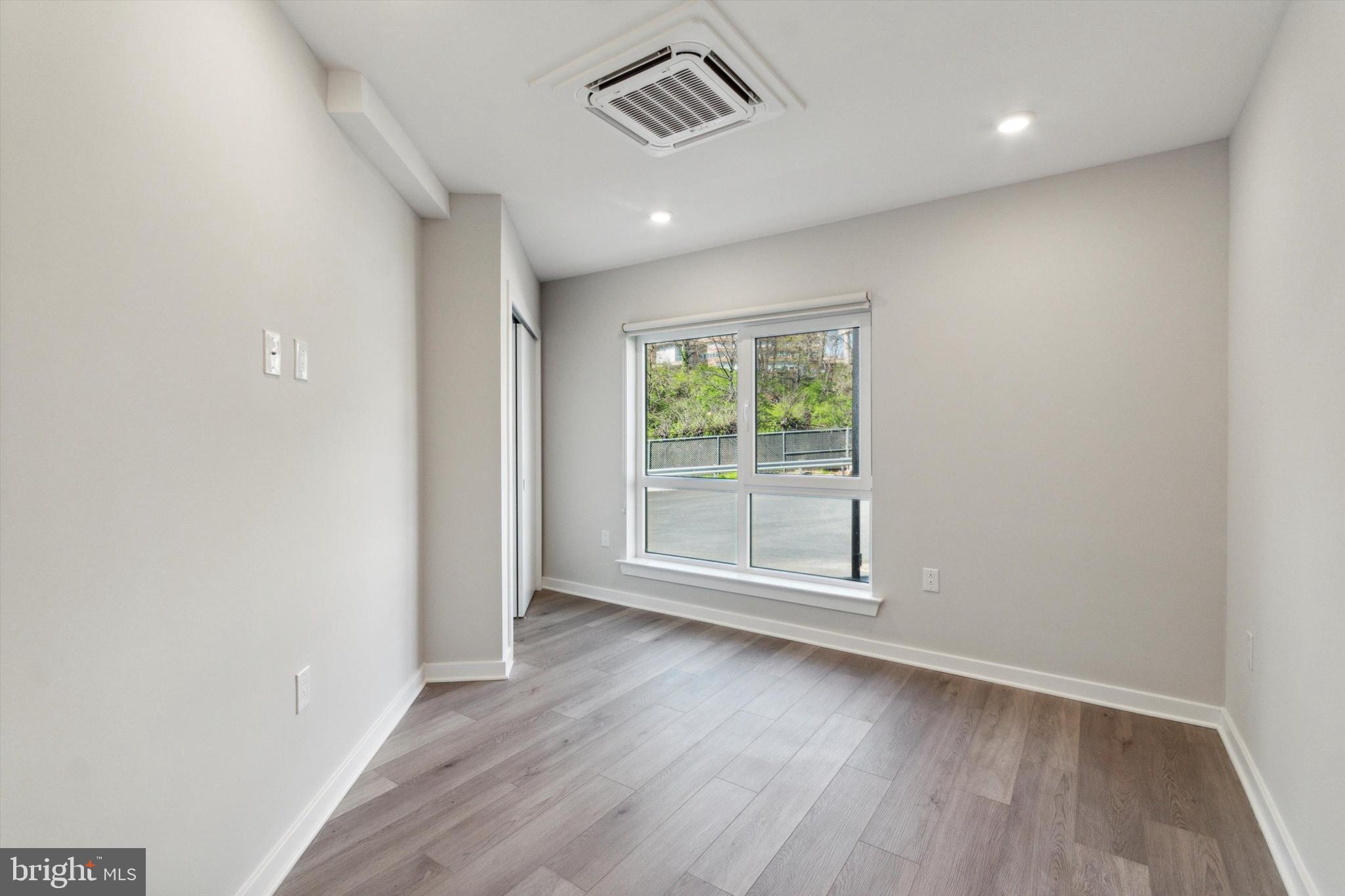 EAST FALLS - Residential Lease