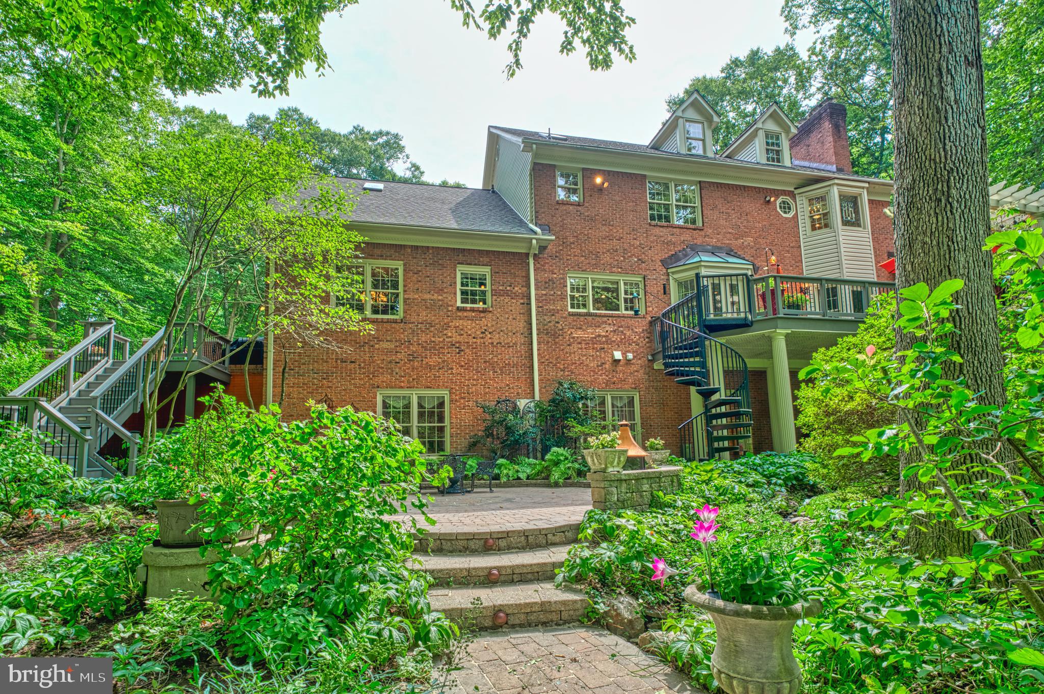 HAMPTON HILLS - Residential