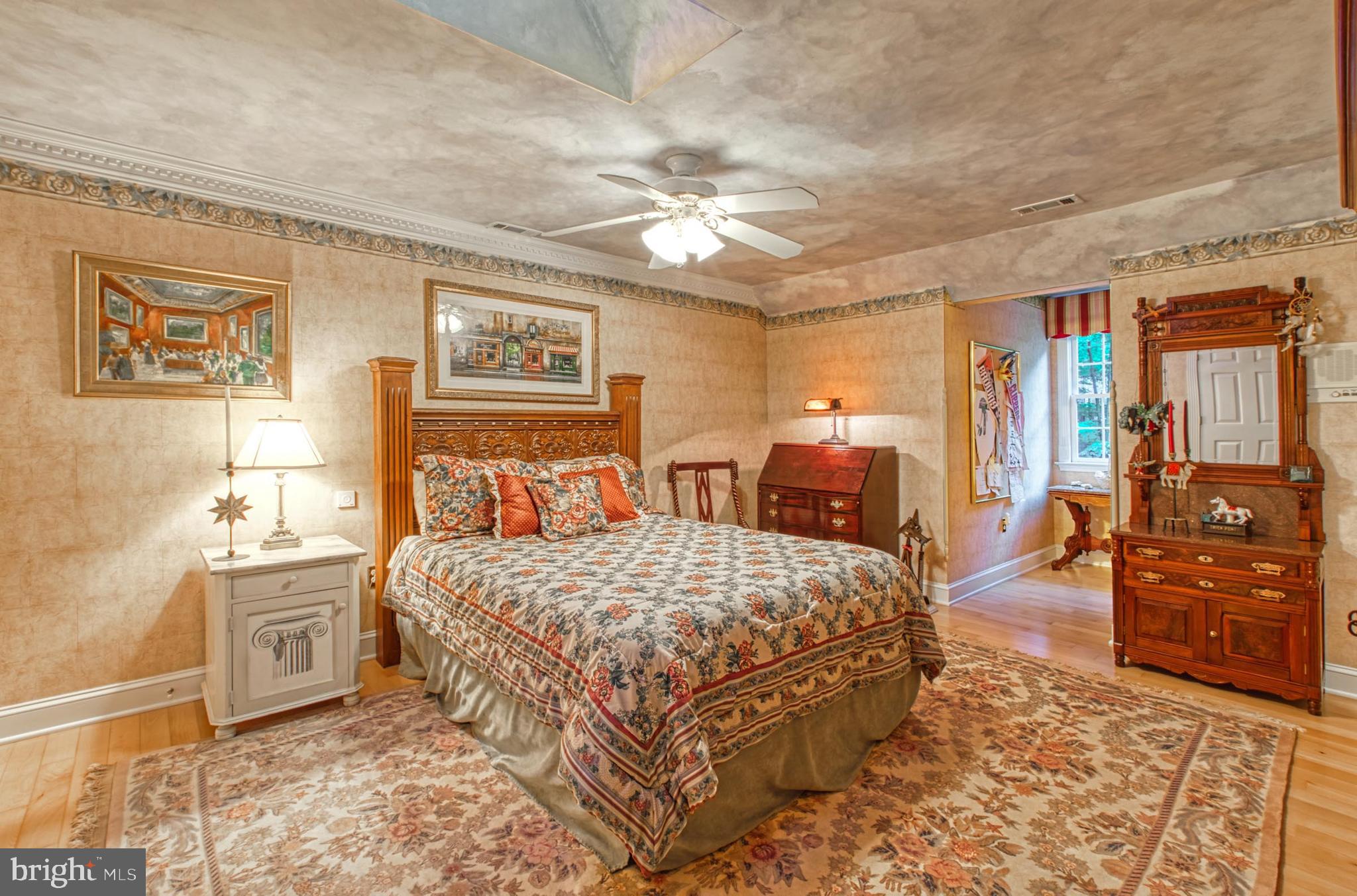 HAMPTON HILLS - Residential