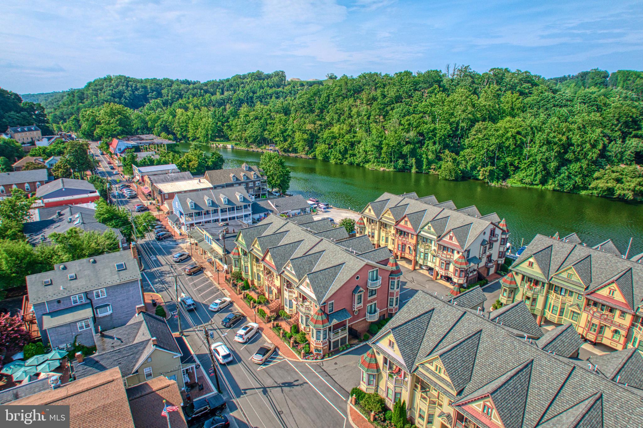 HAMPTON HILLS - Residential