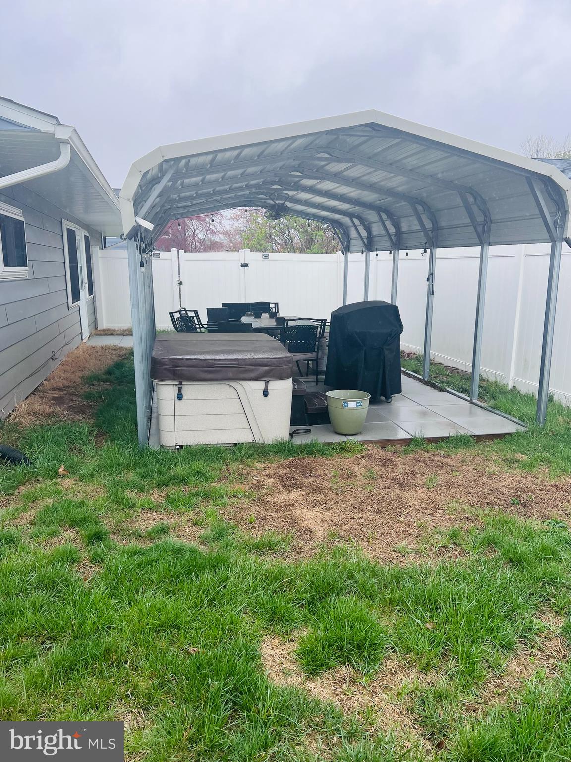 LAKESIDE - Residential Lease