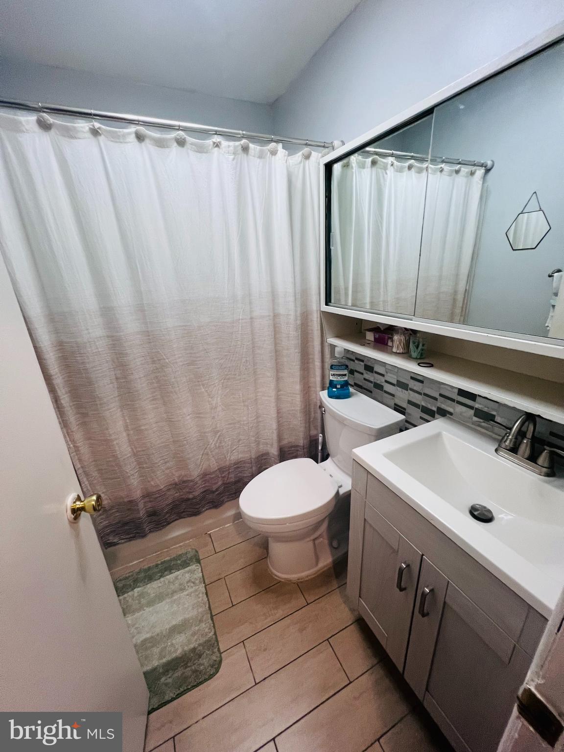 LAKESIDE - Residential Lease