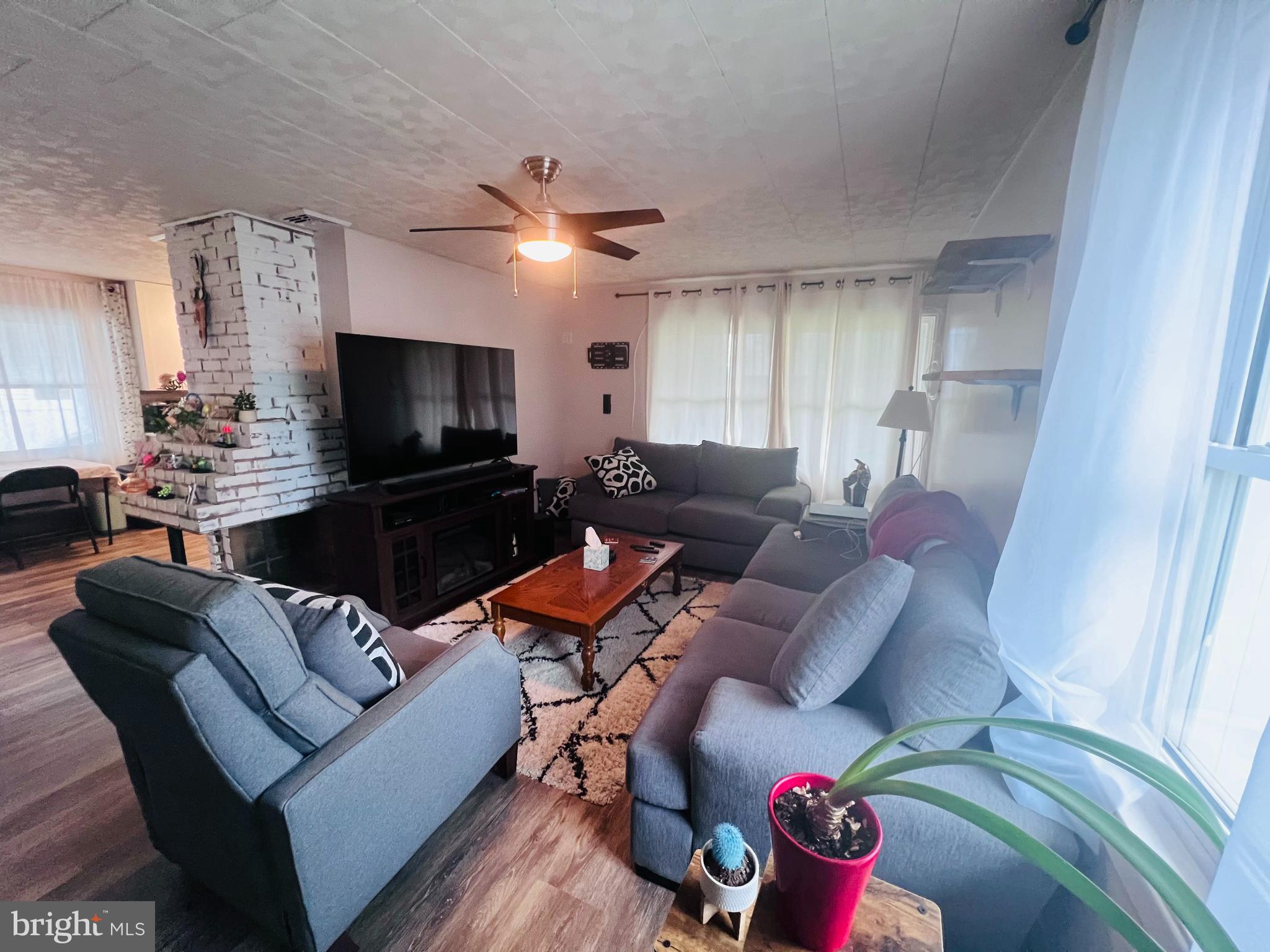 LAKESIDE - Residential Lease