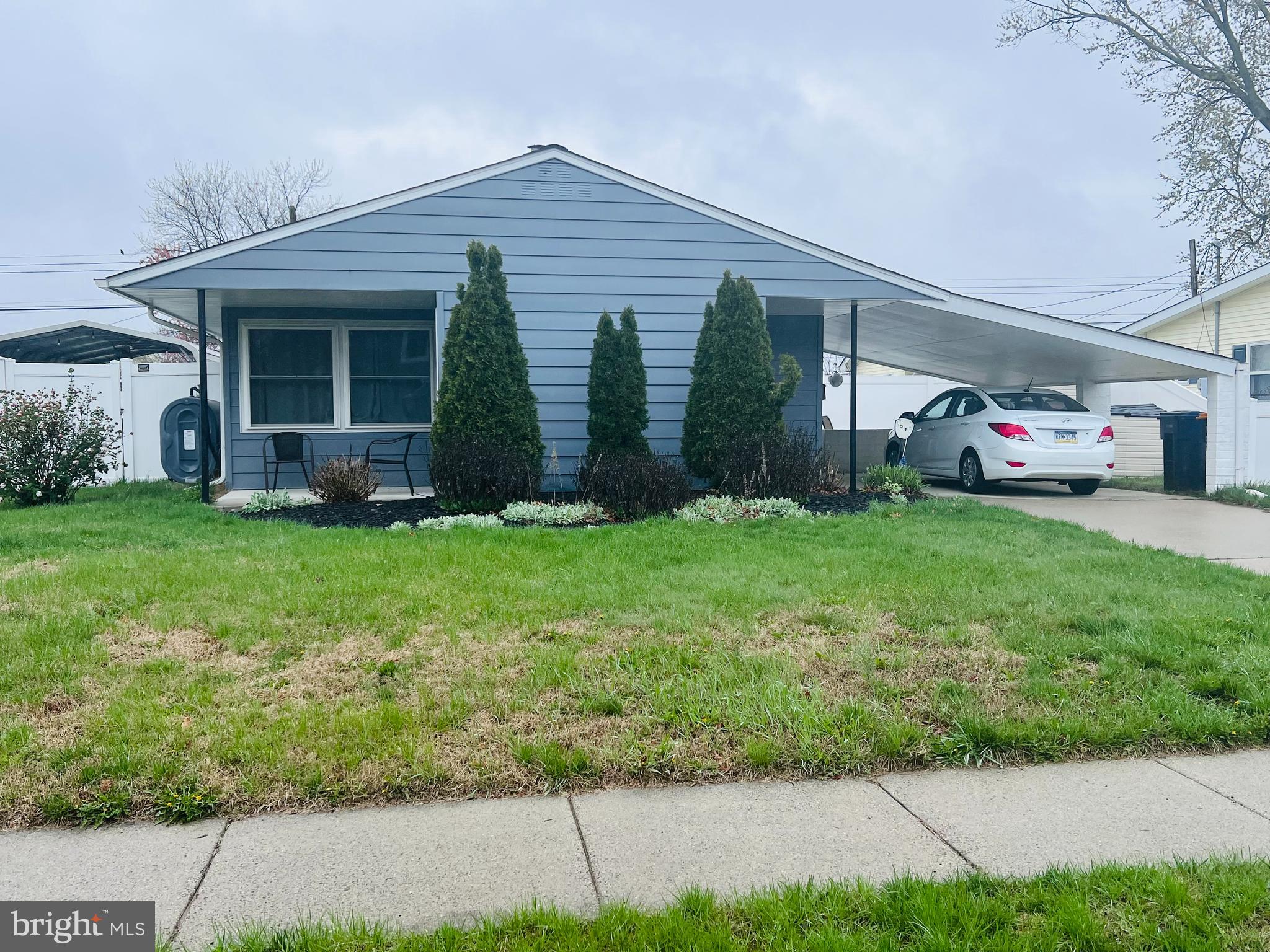 FOR RENT – Beautiful 3BR Home in Levittown!
$2,500/mo | 3 Bed | 1.5 Bath | Laundry Room | Private Yard | No Pets
Available for lease May 15th—this lovely 3-bedroom, 1.5 bath home in the Lakeside section of Levittown. This home has 3 bedrooms, 1.5 bathrooms, central air, fully fenced-in yard, updated kitchen, separate laundry room and much more. Tenant is responsible for electric, heat and water bills. Located in Pennsbury School District, around the corner from Walt Disney Elementary School!
Rent: $2,500/month
First & last months rent and security deposit is required
No pets
24 hour notice required for showings.