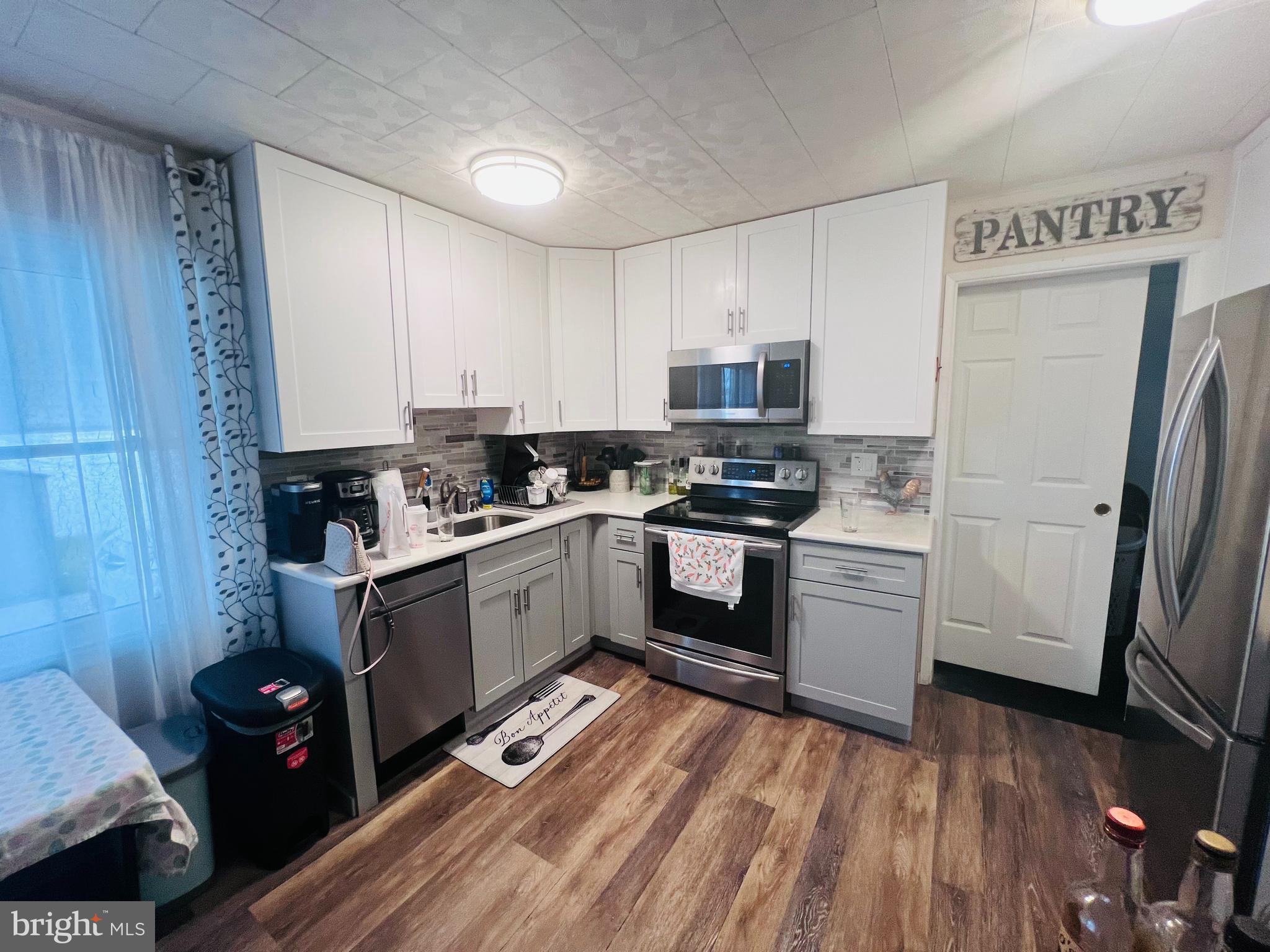 LAKESIDE - Residential Lease