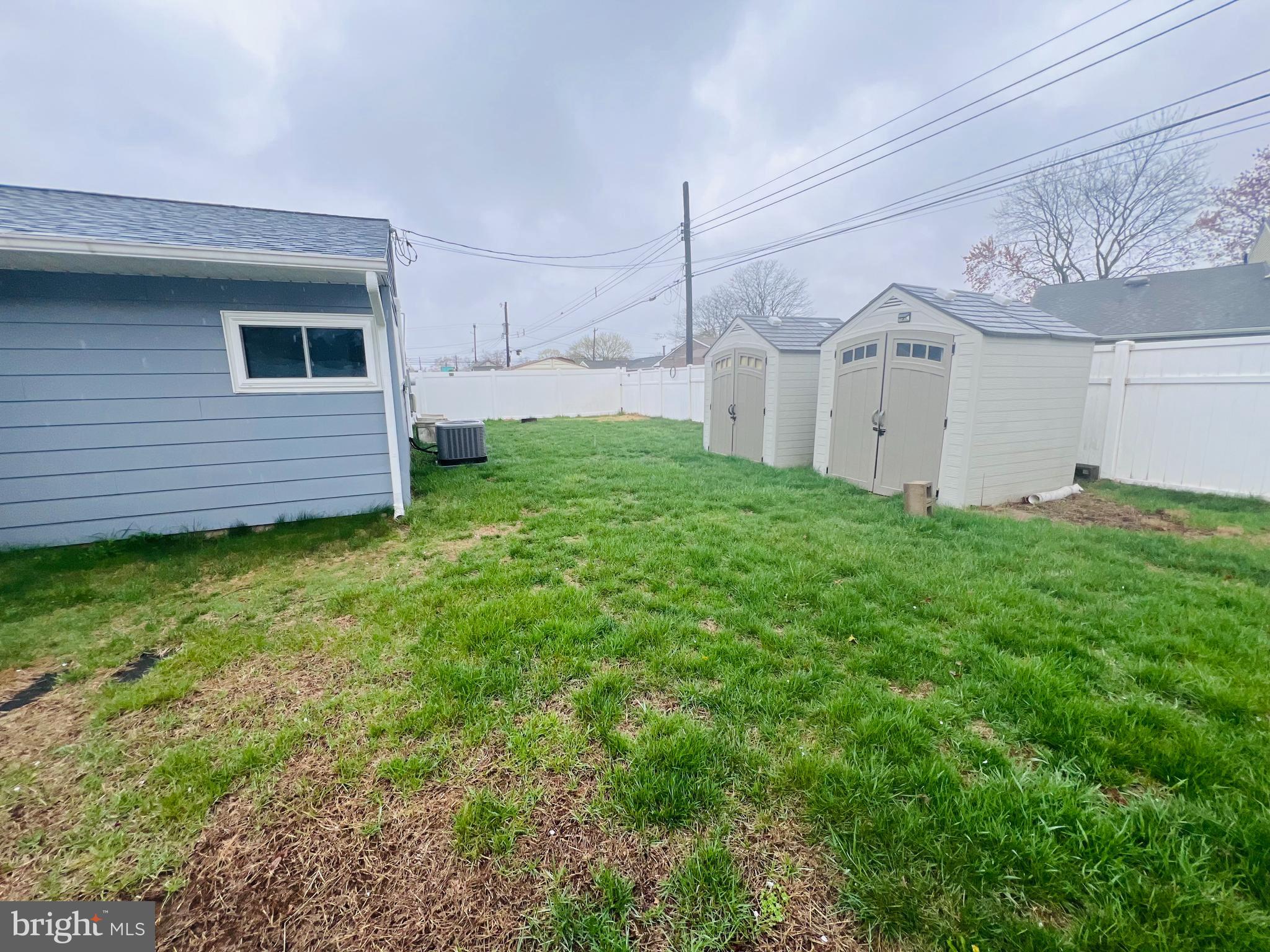 LAKESIDE - Residential Lease