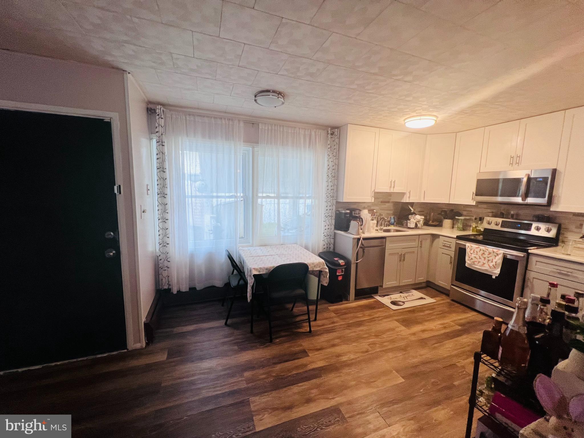 LAKESIDE - Residential Lease