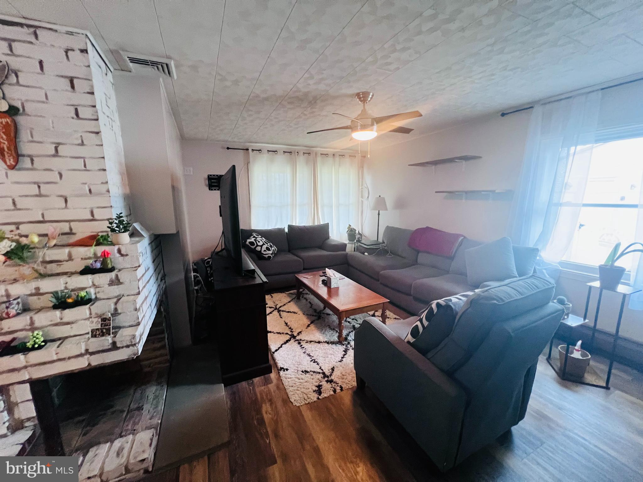 LAKESIDE - Residential Lease