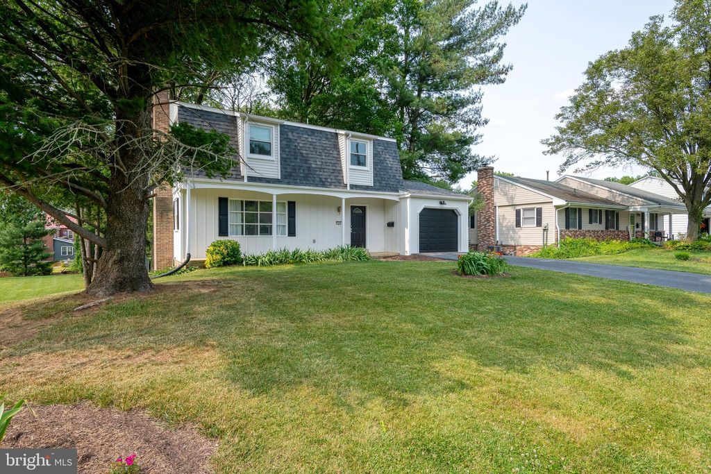 Photo of 137 VICTORIA RD, MILLERSVILLE, PA 17551 (MLS # PALA2033918)