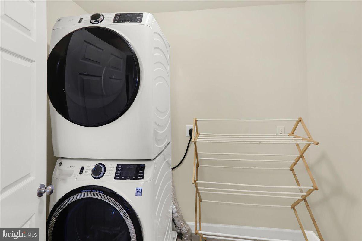 MELROSE PLACE - Residential