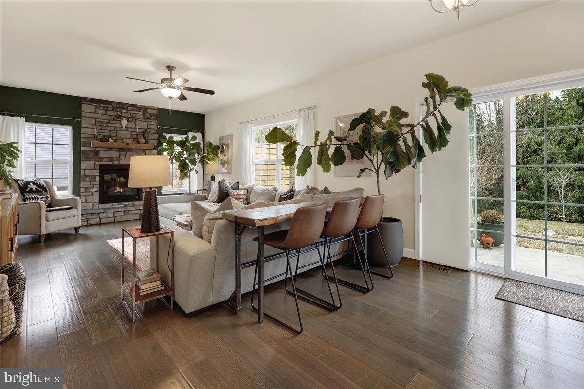 MELROSE PLACE - Residential