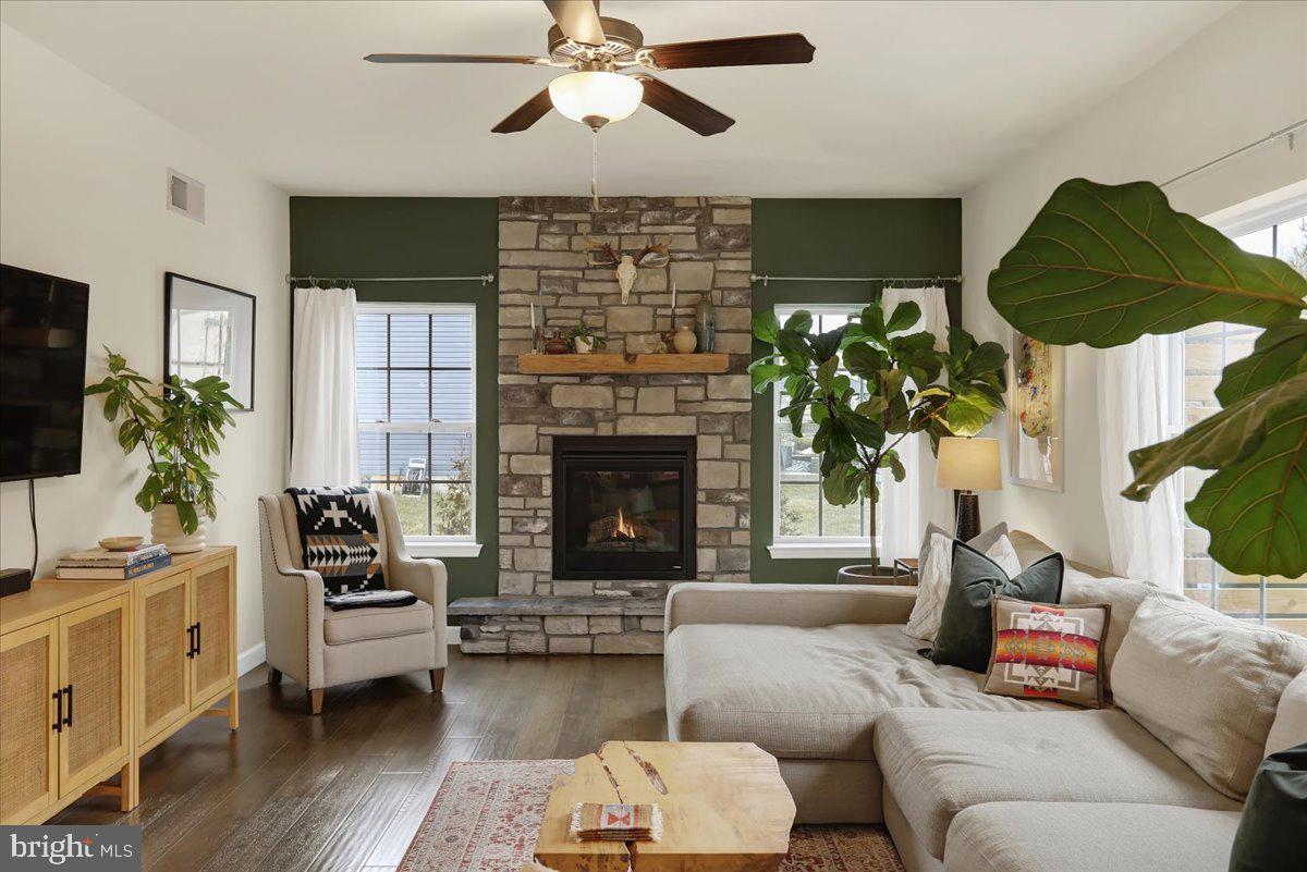 MELROSE PLACE - Residential