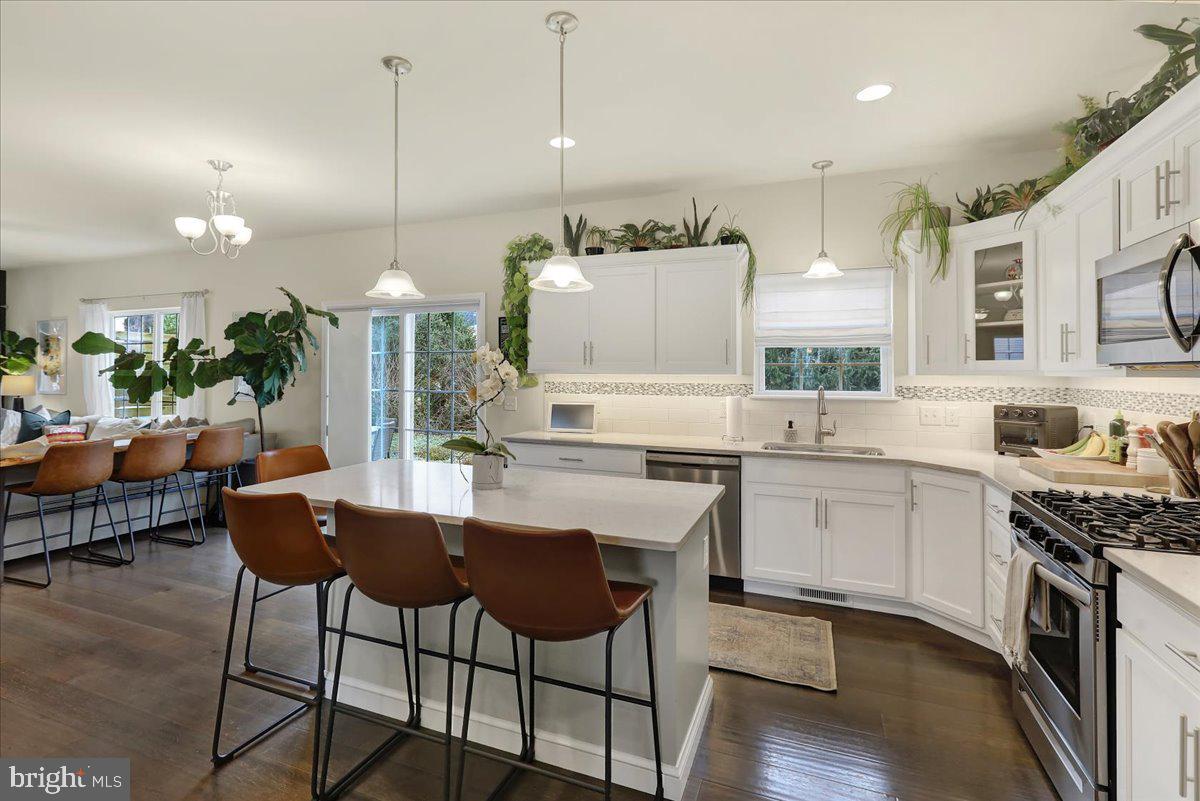 MELROSE PLACE - Residential