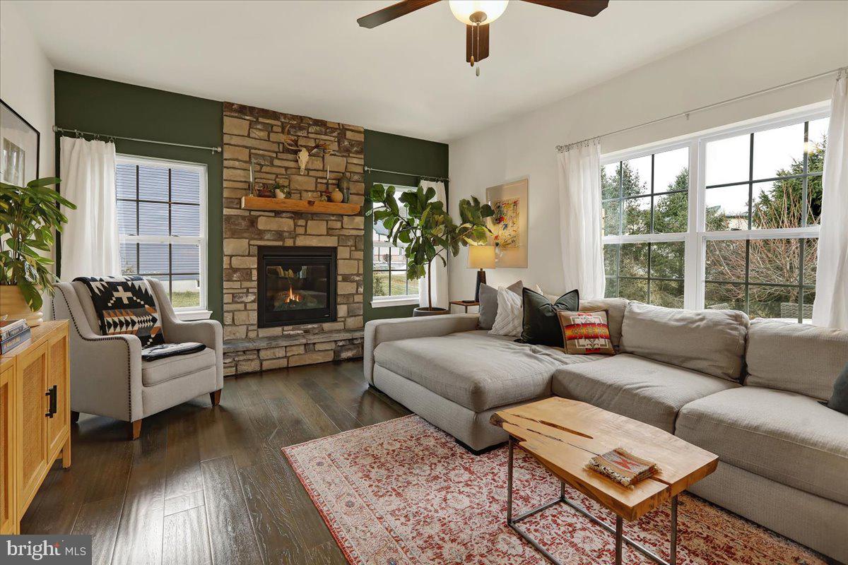 MELROSE PLACE - Residential