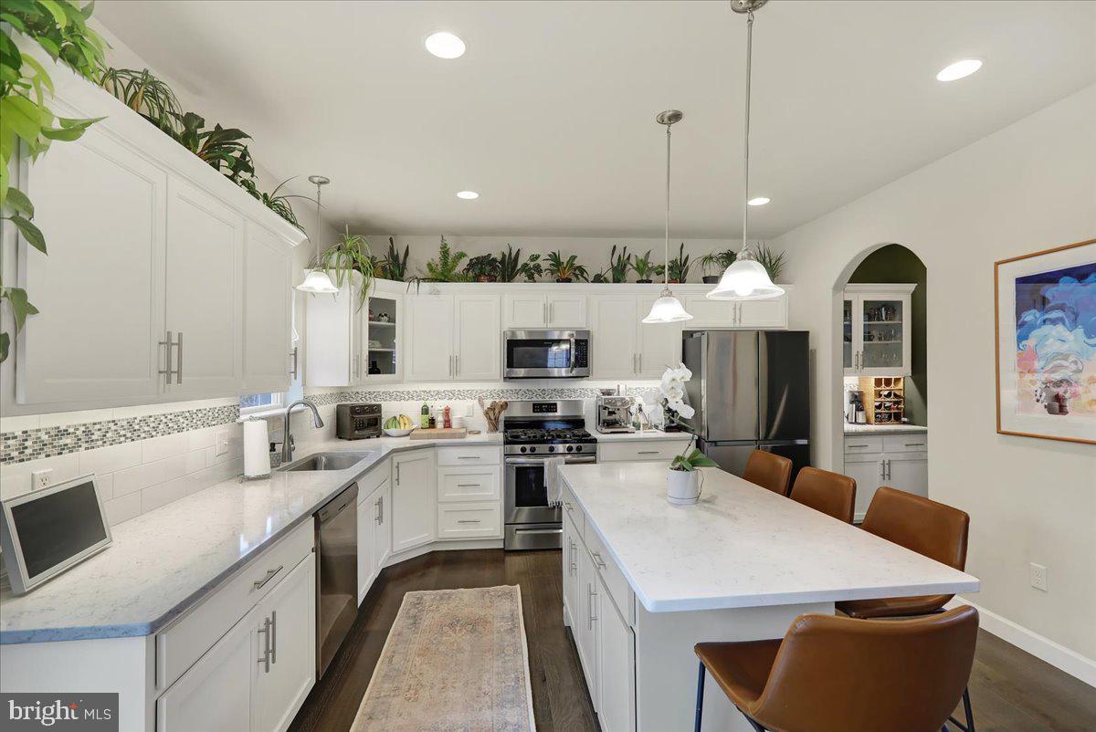 MELROSE PLACE - Residential