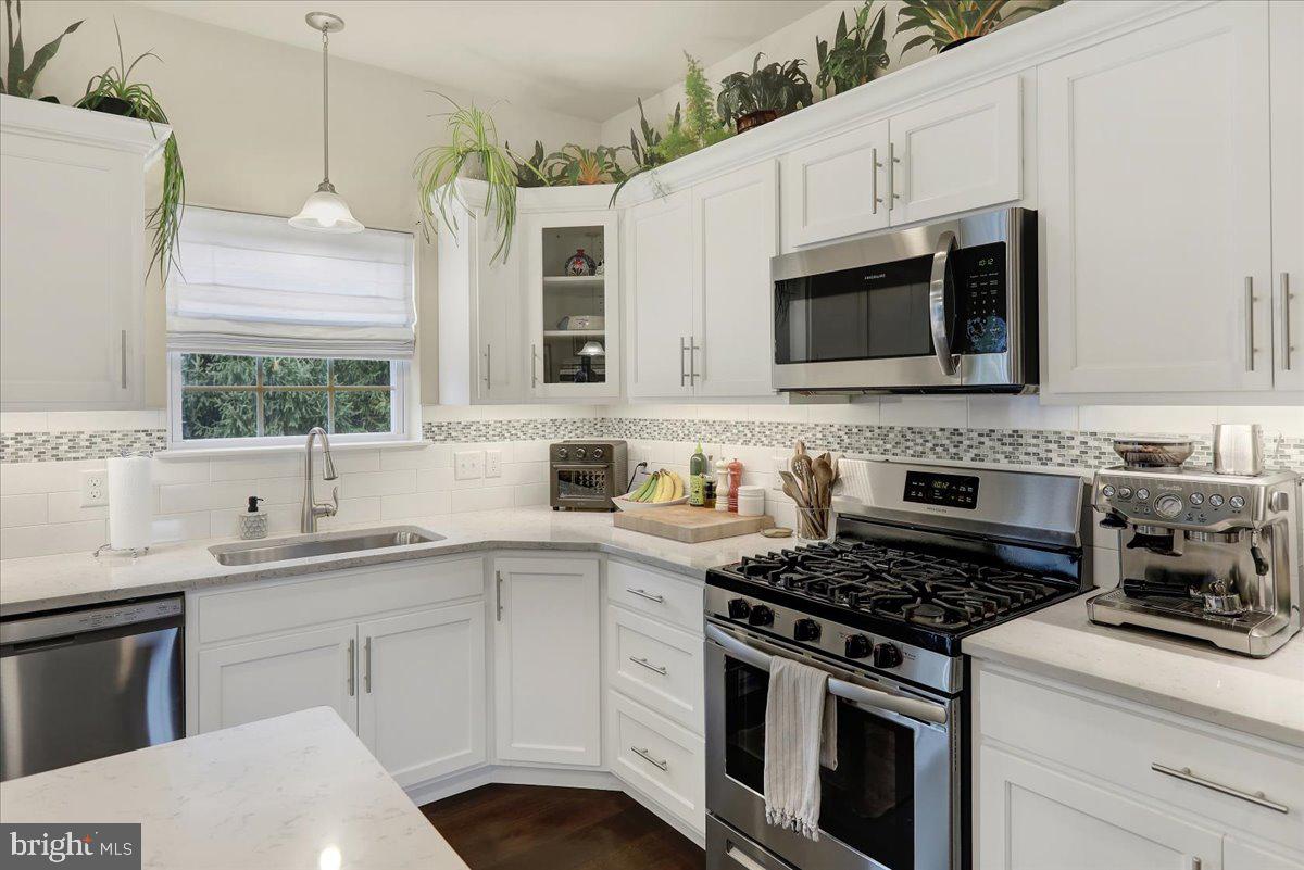 MELROSE PLACE - Residential