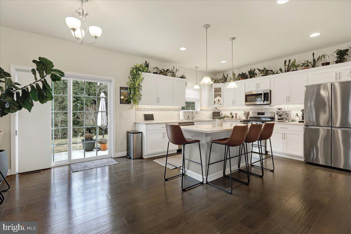 MELROSE PLACE - Residential