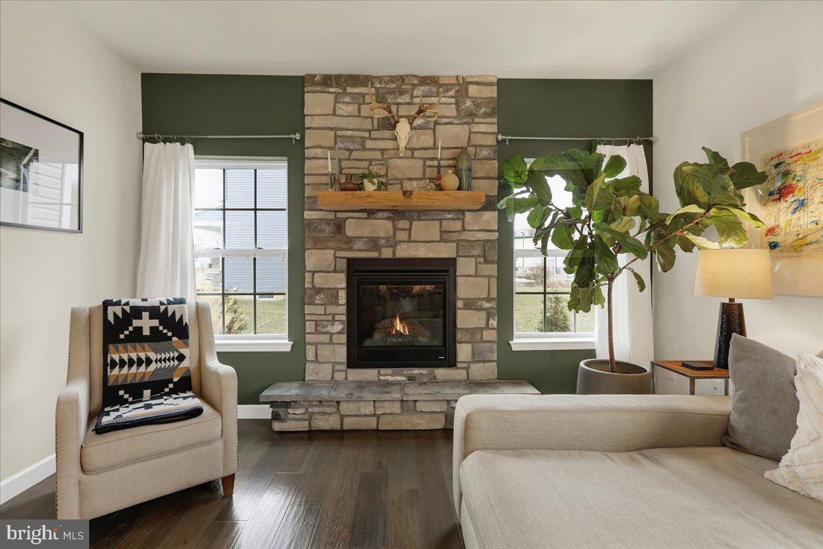 MELROSE PLACE - Residential