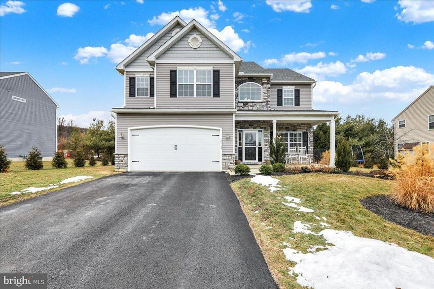 Welcome to 213 Sofia Blvd. This impressive 4 year old home offers 4 bedrooms, 2/5 baths and plenty of modern touches!!.As you enter you are welcomed into a 2 story foyer with hardwood floors and 9 ft. Ceilings throughout the main level. The kitchen features custom built cabinetry, quartz countertops, stainless appliances and Breakfast Area. The Kitchen, Breakfast Area and Family Room feature an open concept, and an adjoining dining room. The 2 story foyer creates a gorgeous impact upon entering. The upper level features a generous master bedroom with two walk-in closets (his and hers) and master bath. Also included are the rounded drywall corners, gas Fireplace, High Efficiency Gas heating system, wonderful custom house length back patio  and many, many Upgrades. Don't Miss this beautiful Home!