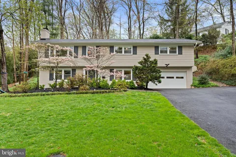 9132 Santayana Drive, Fairfax, VA MLS: VAFX2233488