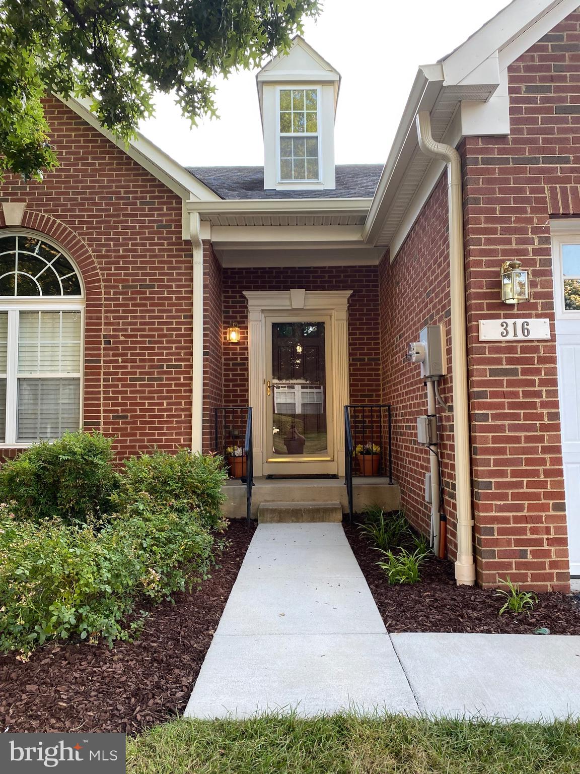 VILLAS AT THE RIDGES - Residential Lease