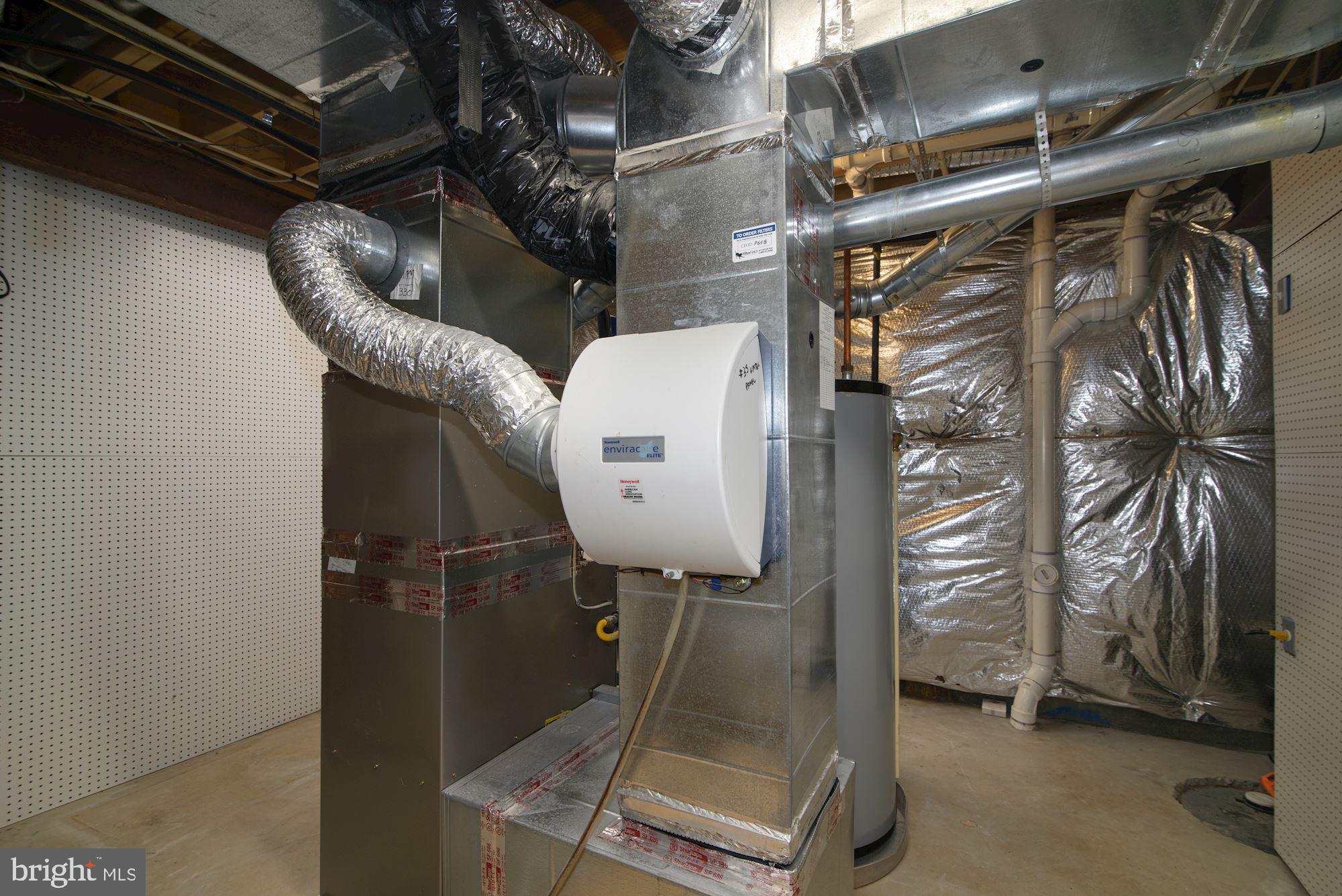 VILLAS AT THE RIDGES - Residential Lease