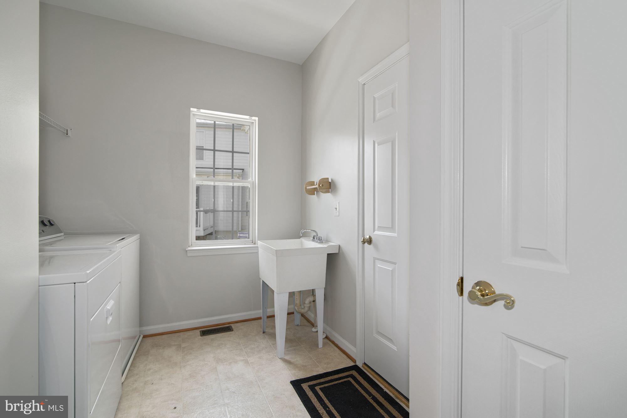 VILLAS AT THE RIDGES - Residential Lease