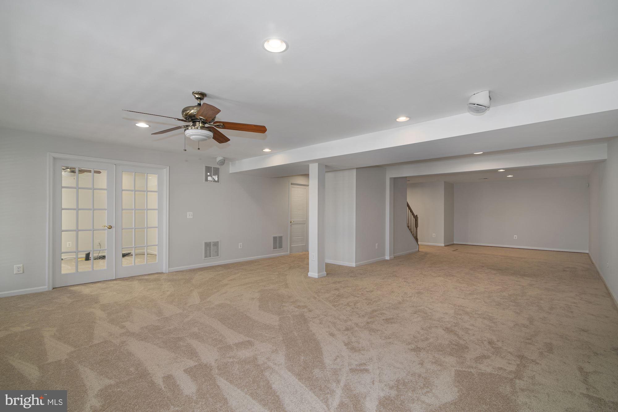 VILLAS AT THE RIDGES - Residential Lease