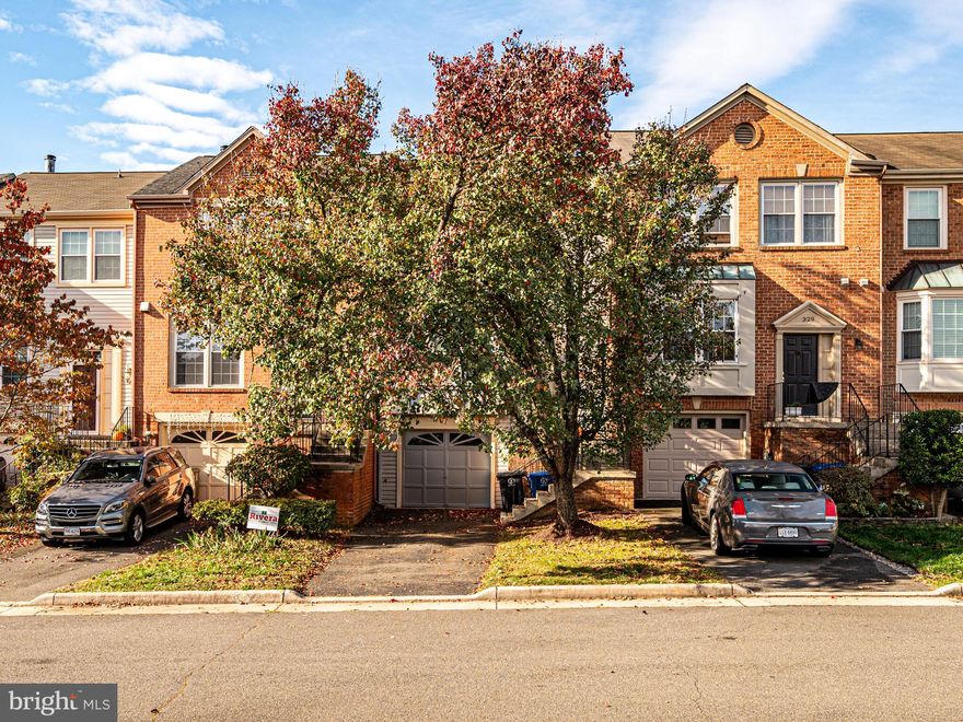 Incredible value in downtown Leesburg! Well maintained 1 Car Garage TH with easy access to Toll Road, shopping & historic downtown. Three fully finished levels, with a great open floor plan.  Cheerful bright eat-in-kitchen, separate DR w/sliding glass door to deck overlooking open serene common area, surrounded by trees. Upper level boasts three generous bedrooms with vaulted ceilings.  Large finished walk-out basement can serve as recreation room or potential 4th bedroom (with privacy door from main level). A rough-in for an additional bathroom is already in place should you want to add one later on. Spacious laundry room with extra shelving and walk-in storage room. Enjoy outdoor living on the deck or stone patio, with plenty of space to plant a garden or let Fido run free in the fully fenced rear yard.

Recent updates include, roof (2018), updated electrical panel (2021), energy efficient windows & doors, HVAC (2012), water heater (2011), remodeled half bath (2021), deck (2018), paint and so much more!