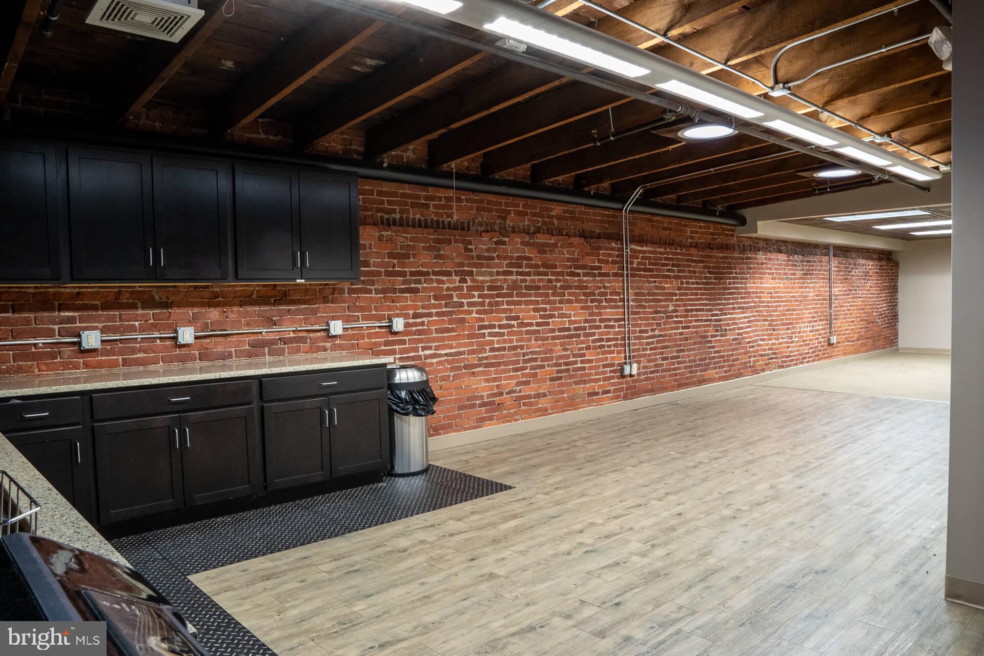 CLIPPER STADIUM BLOCK - Commercial Lease