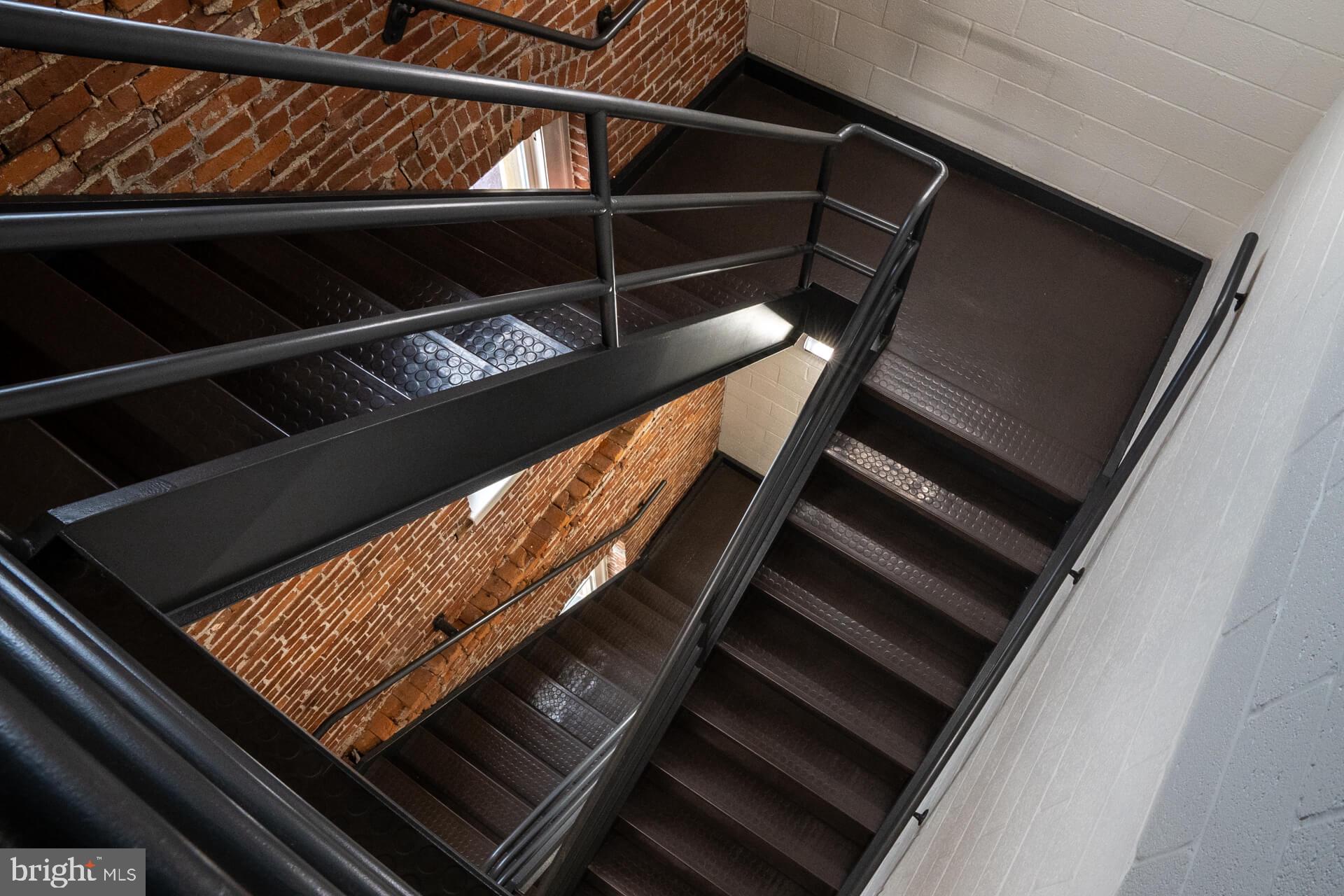 CLIPPER STADIUM BLOCK - Commercial Lease