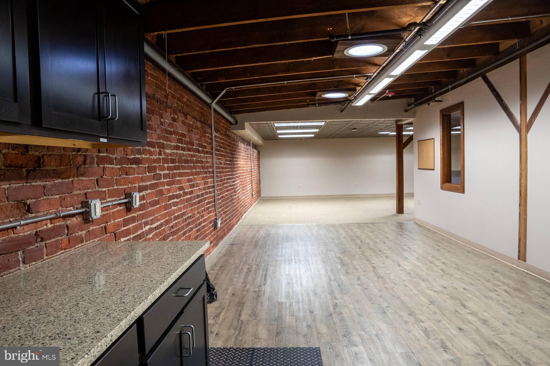 CLIPPER STADIUM BLOCK - Commercial Lease