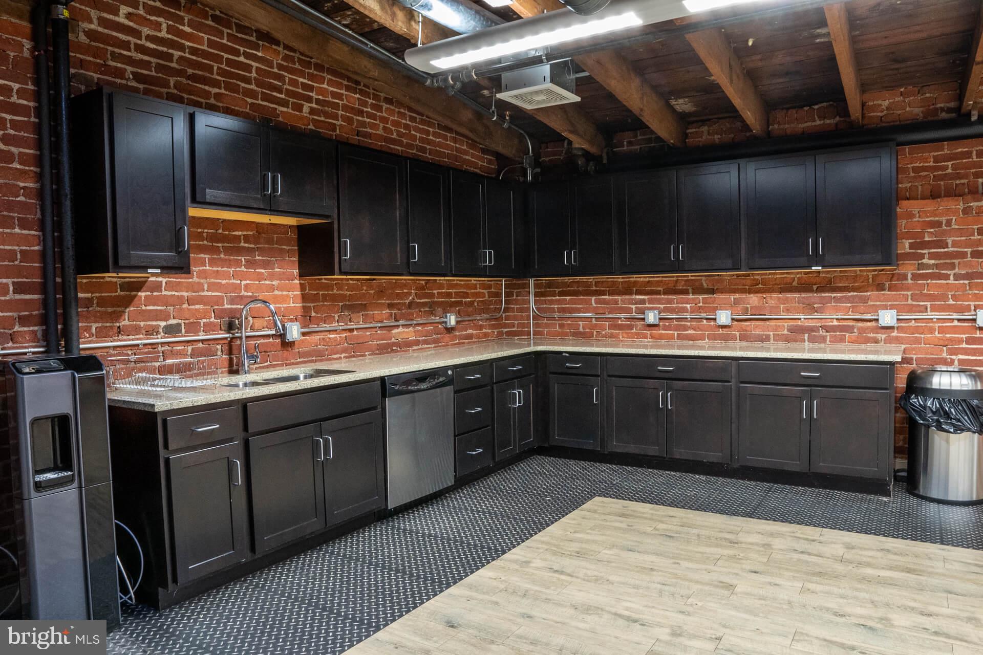 CLIPPER STADIUM BLOCK - Commercial Lease