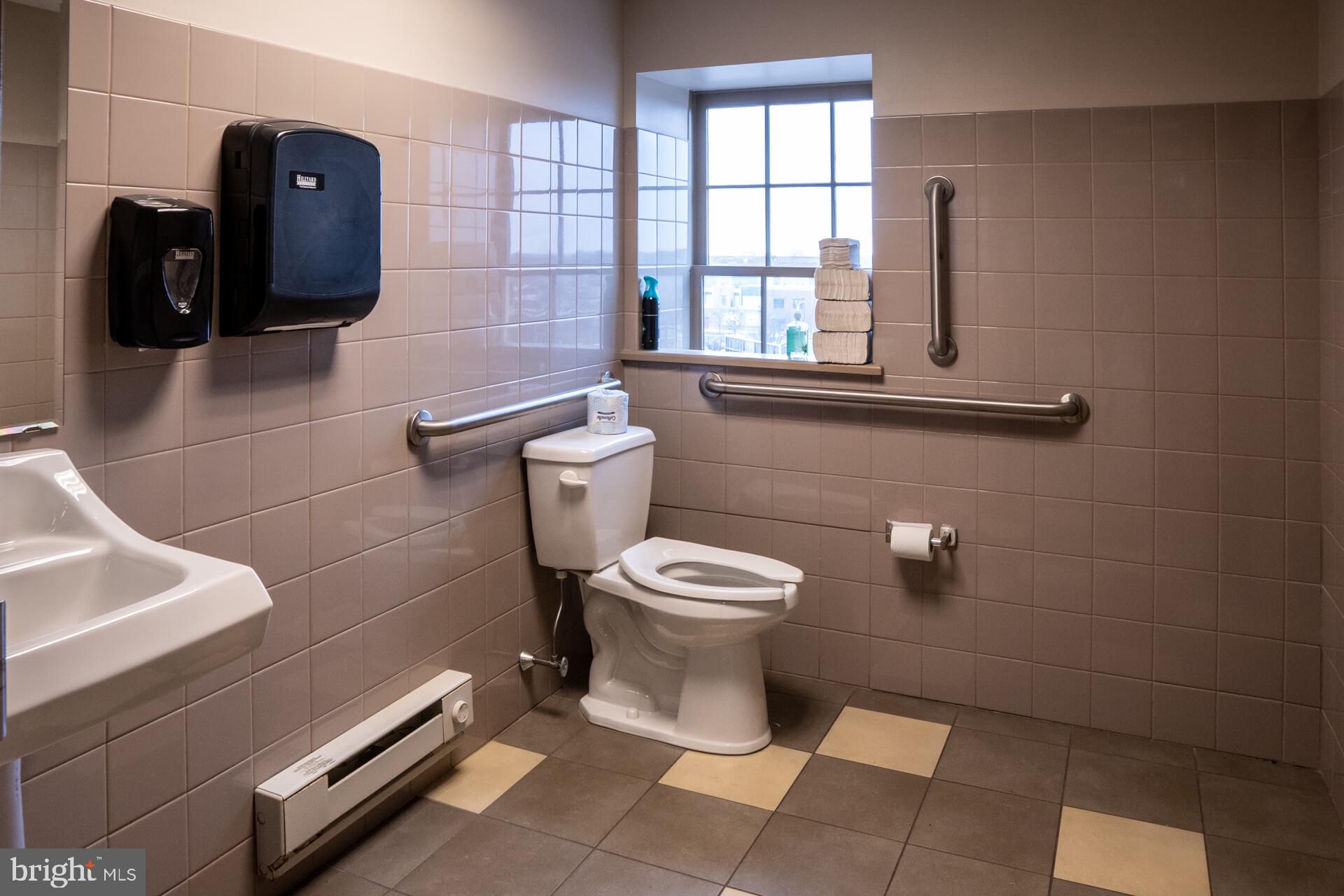 CLIPPER STADIUM BLOCK - Commercial Lease