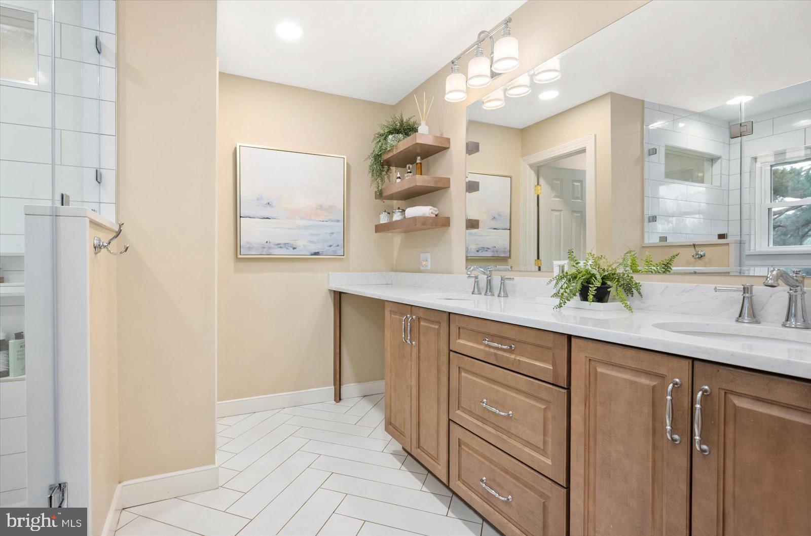 TONY TANK - Residential