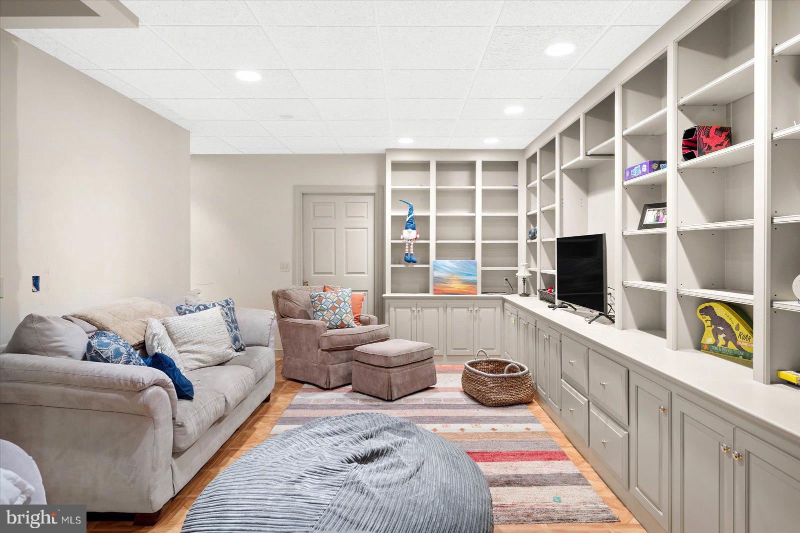 TONY TANK - Residential