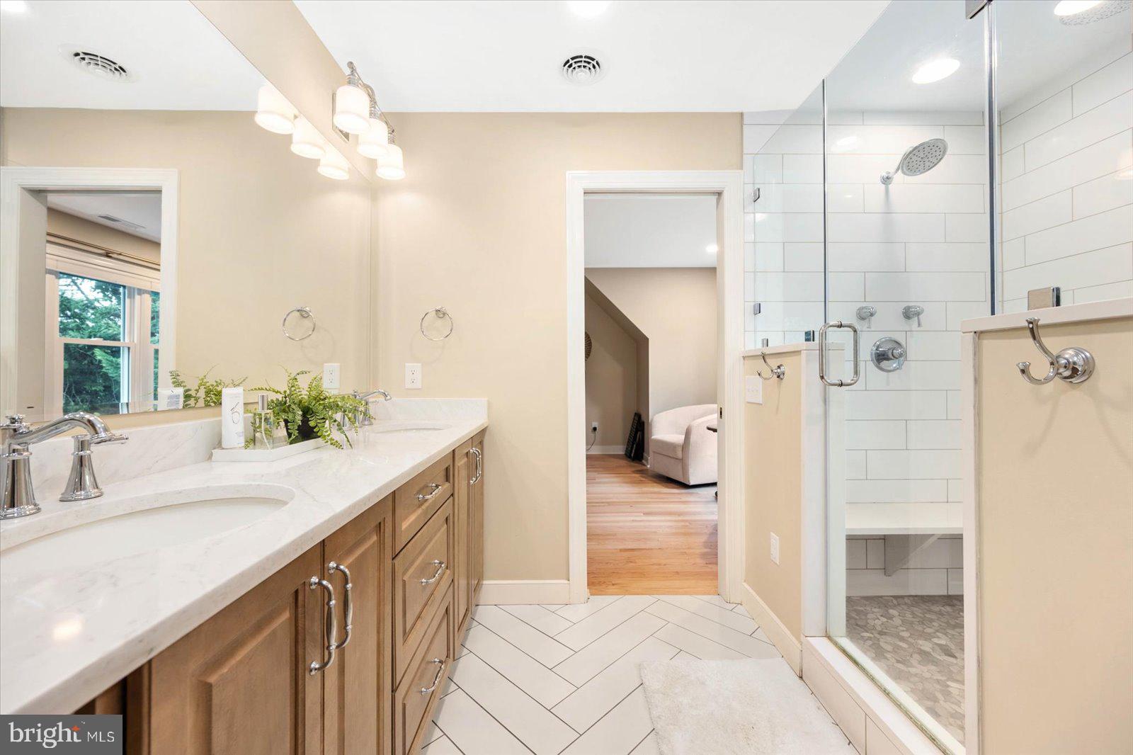 TONY TANK - Residential