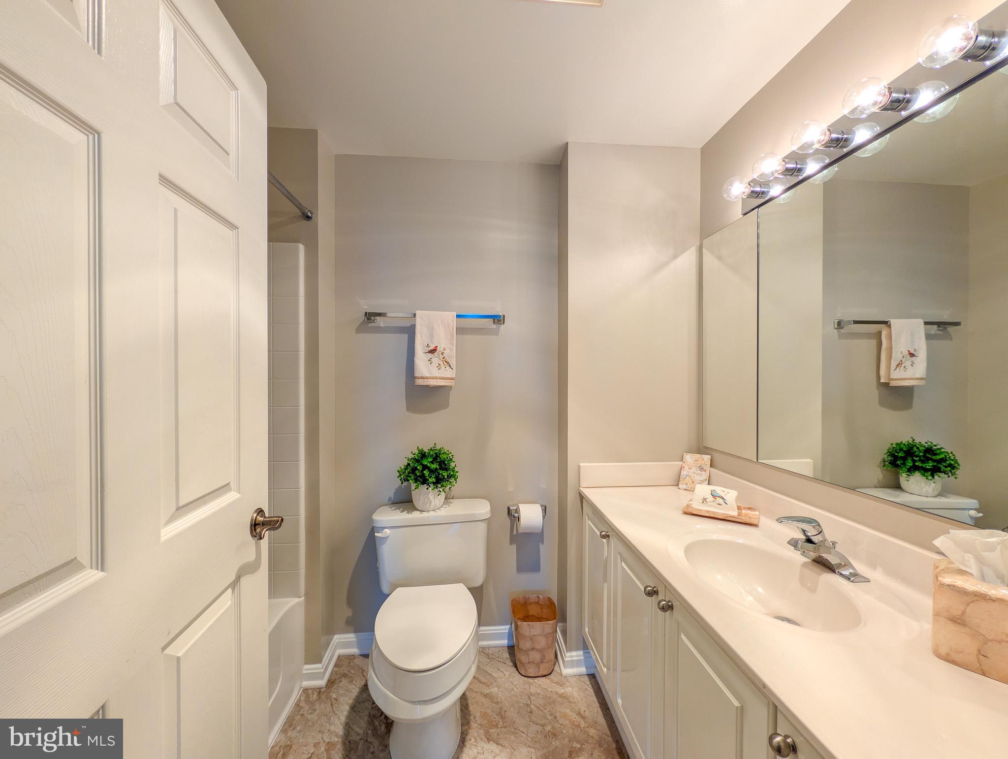 VANTAGE POINT EAST @ LEISURE WORLD - Residential