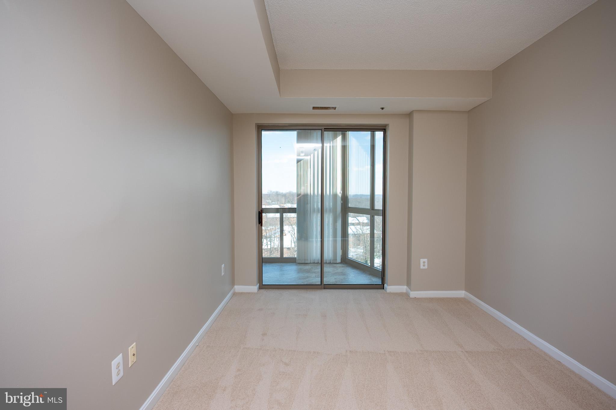 VANTAGE POINT EAST @ LEISURE WORLD - Residential