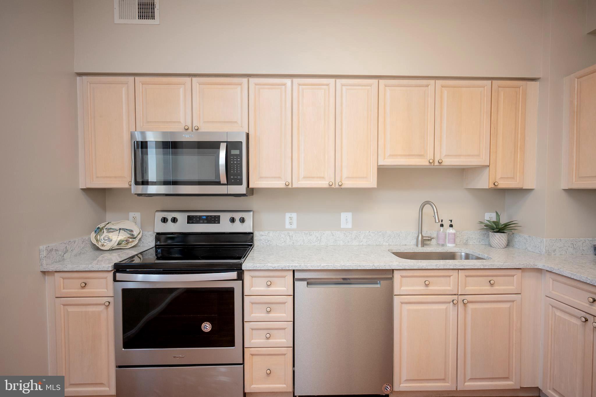 VANTAGE POINT EAST @ LEISURE WORLD - Residential