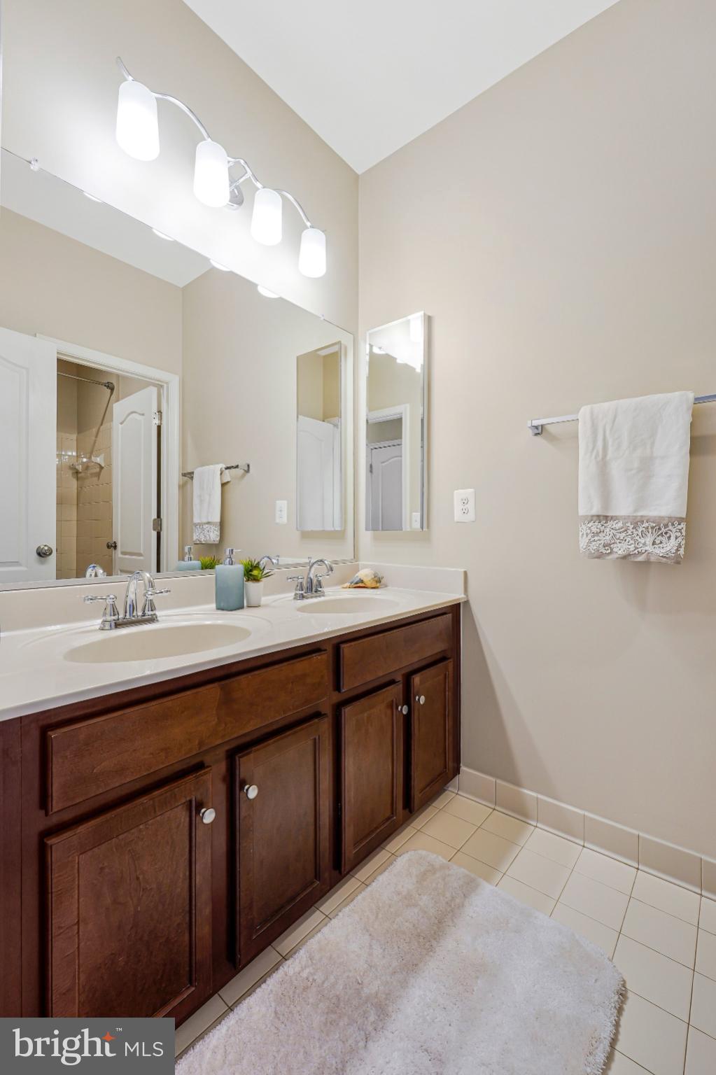 STONE RIDGE LANDBAY 5R - Residential