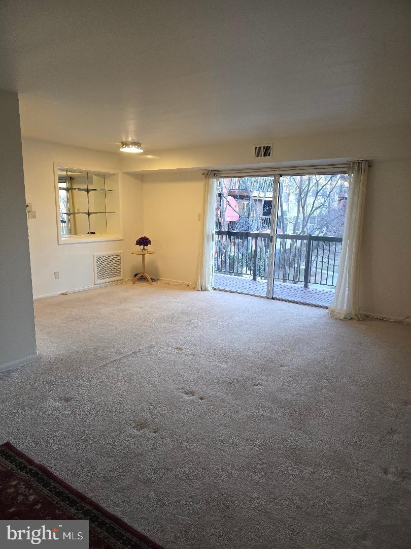 214 LOCUST STREET SE 121