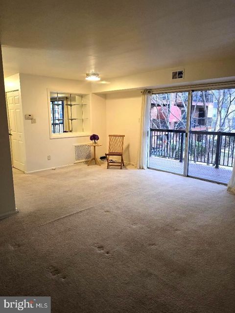 214 LOCUST STREET SE 121 VIENNA VA 22180