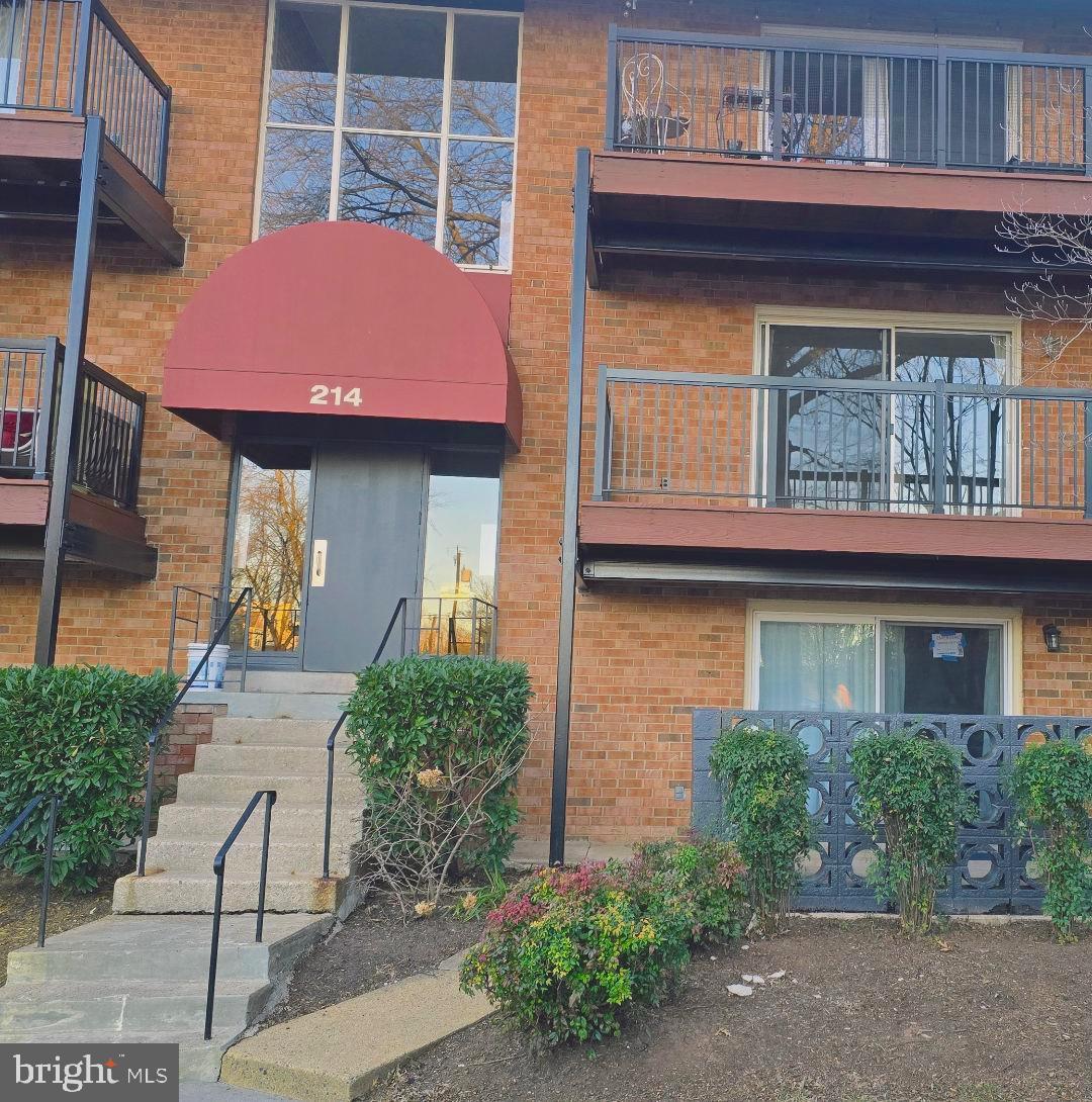 214 LOCUST STREET SE 121