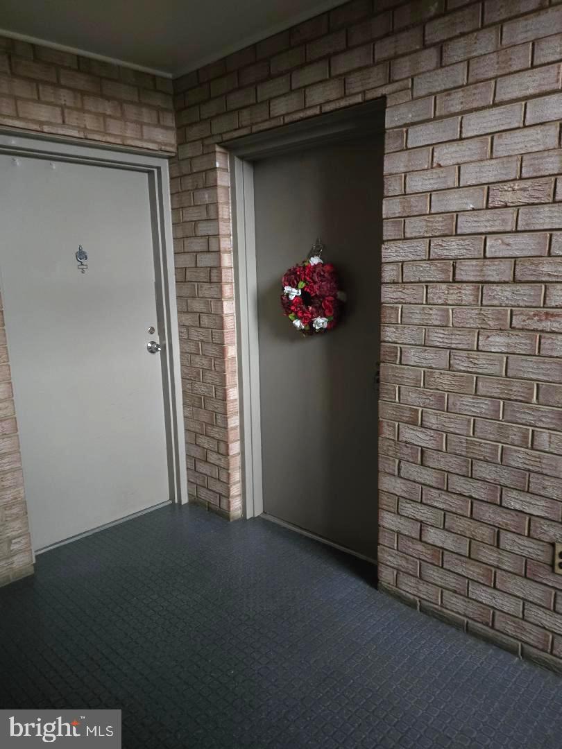 214 LOCUST STREET SE 121