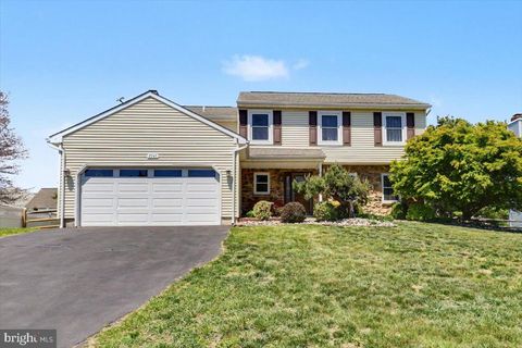 Photo of 2245 Donna Lane, POTTSTOWN, PA 19464 (MLS # PAMC2178806)