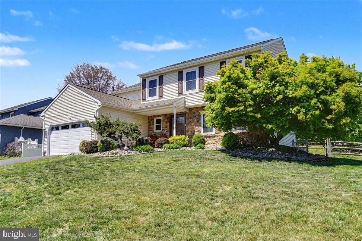2245 DONNA LANE