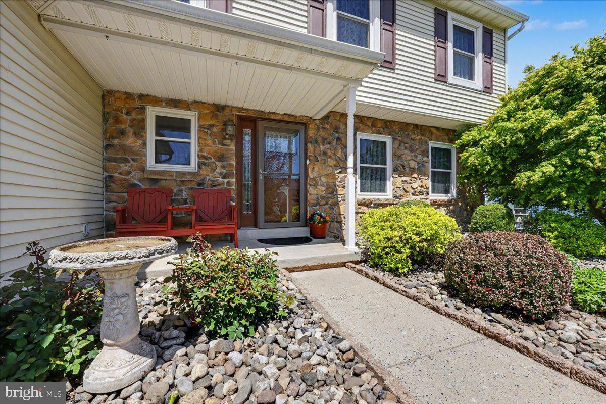 2245 DONNA LANE