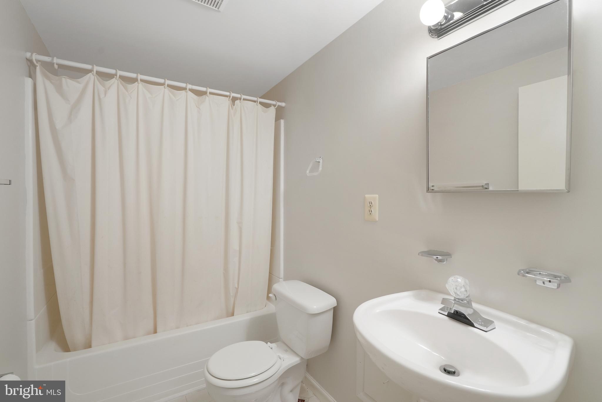 ORANGE HUNT ESTATES - Residential Lease