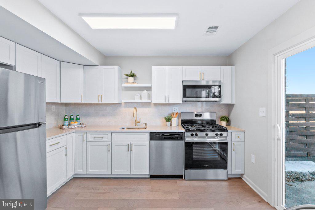 SUSSEX SQUARE CONDO - Residential